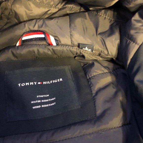 ￼ Tommy Hilfiger navy blue mid-weight hooded jacket - Picture 6 of 9